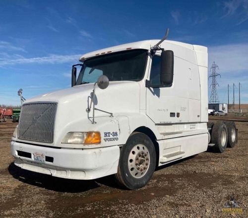 2000 Volvo VNL Semi