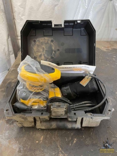 NIB DeWalt D26441 Palm Sander