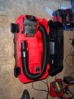 Milwaukee 18V Portable Vacuum