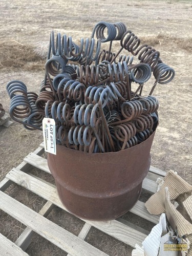 (96) 16" Spring Harrows