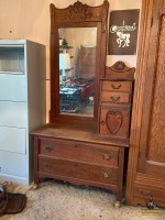 Crosssawn Oak Mirrored Dresser - Offsite