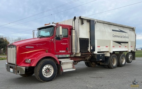 2004 Kenworth T800 Feed Truck