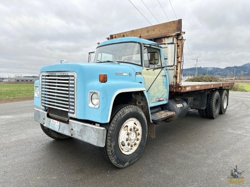 1977 IH F-1800 Flatbed Truck