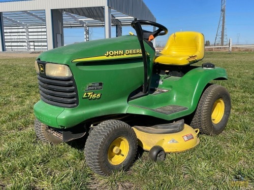 John Deere LT166 Lawn Mower