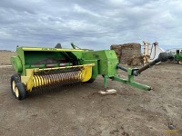 1991 John Deere 468 Baler