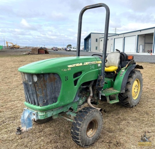 2013 John Deere 5083EN Tractor