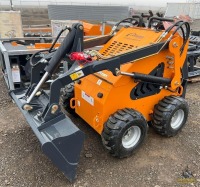 LandHero Mini Skid Steer Loader