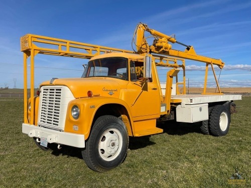 International 1600 Boom Truck