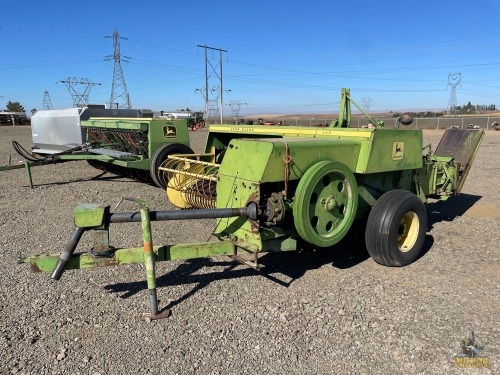 John Deere 346 Baler