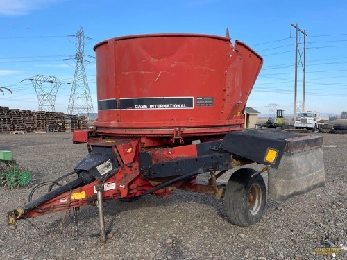 Case IH 8610 Tub Grinder