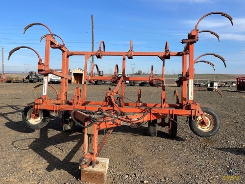 Allis Chalmers 30' Chisel Plow